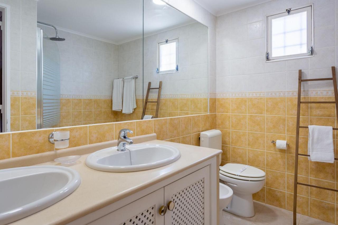 Gorgeous 2Bdr Apartment W/Patio & Pool By Lovelystay ヴィラモウラ エクステリア 写真