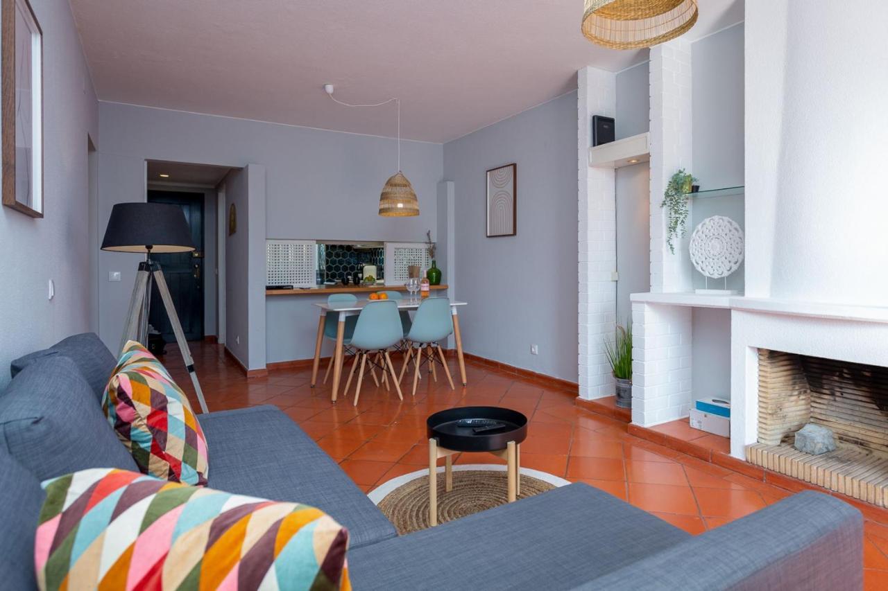 Gorgeous 2Bdr Apartment W/Patio & Pool By Lovelystay ヴィラモウラ エクステリア 写真