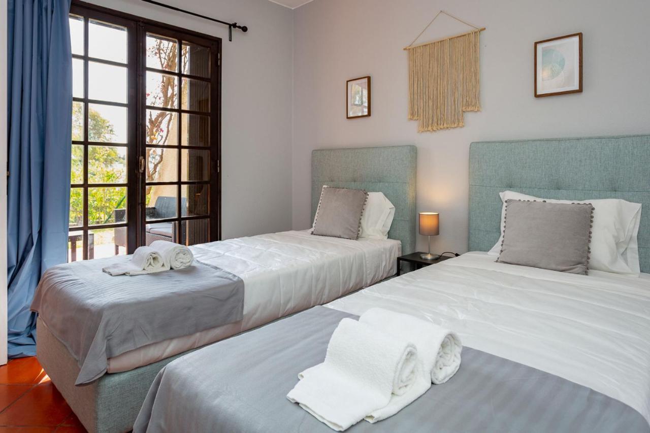 Gorgeous 2Bdr Apartment W/Patio & Pool By Lovelystay ヴィラモウラ エクステリア 写真