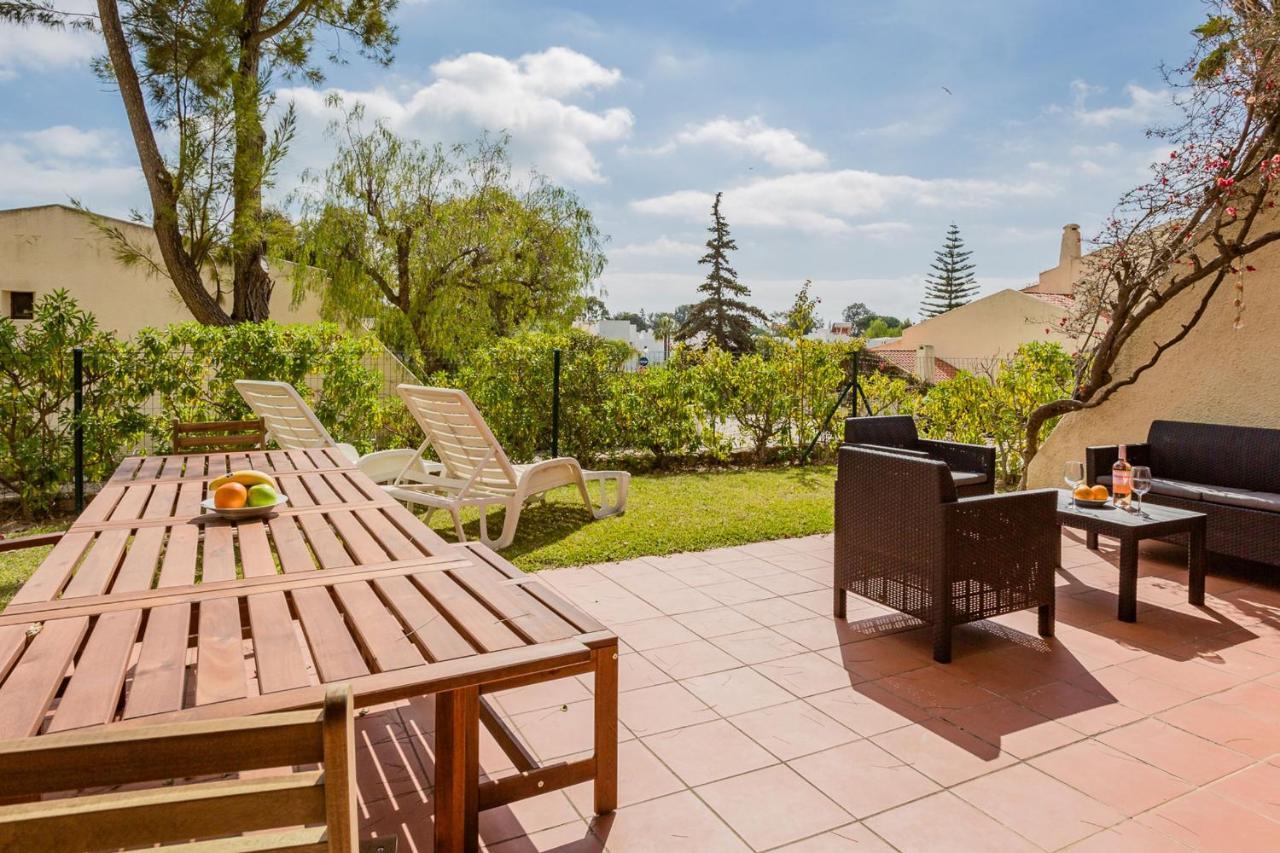 Gorgeous 2Bdr Apartment W/Patio & Pool By Lovelystay ヴィラモウラ エクステリア 写真