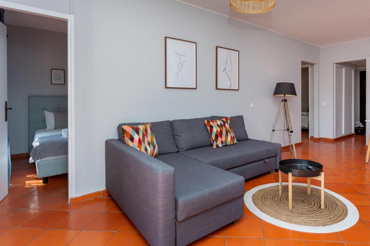 Gorgeous 2Bdr Apartment W/Patio & Pool By Lovelystay ヴィラモウラ エクステリア 写真