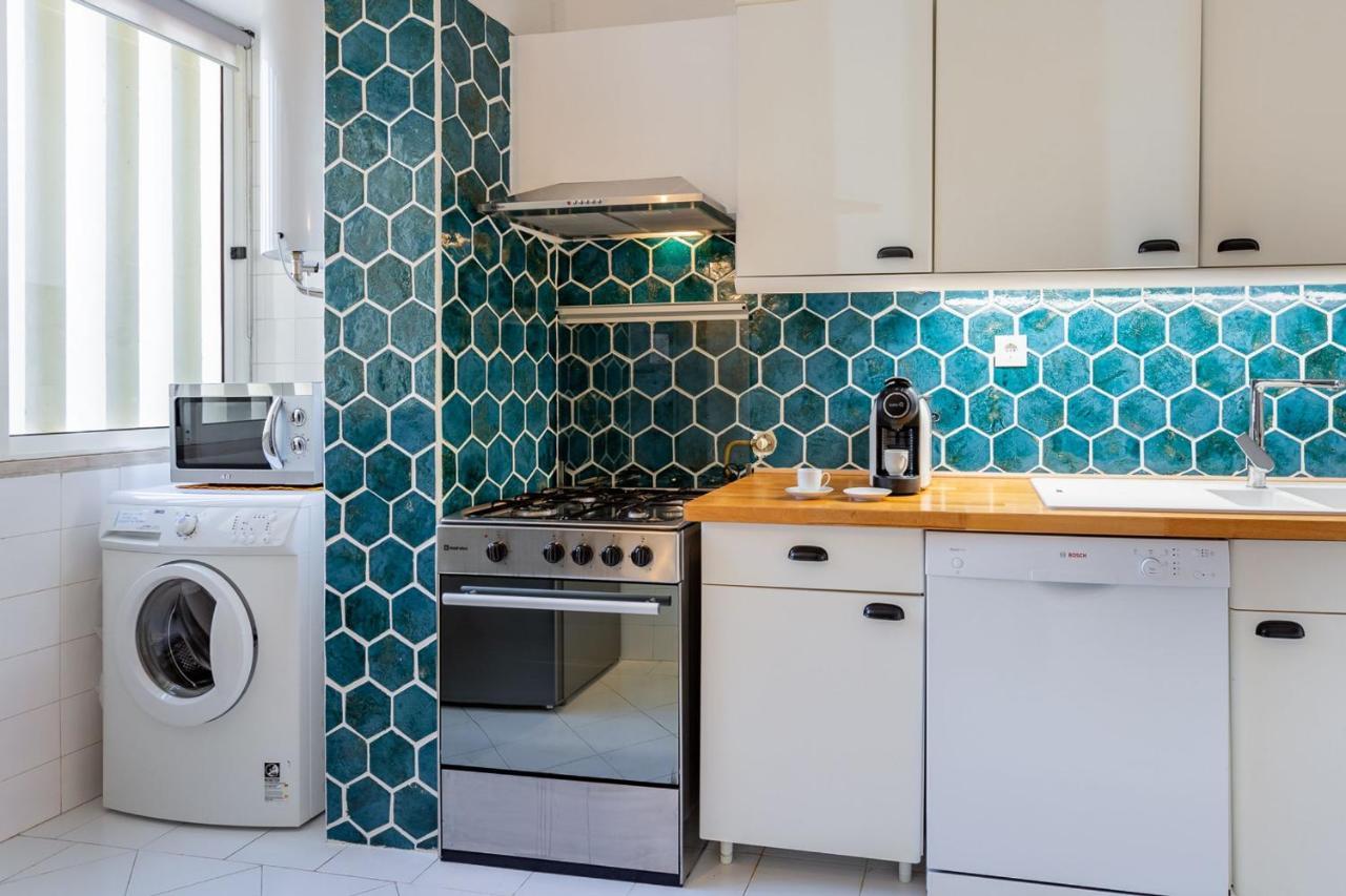 Gorgeous 2Bdr Apartment W/Patio & Pool By Lovelystay ヴィラモウラ エクステリア 写真