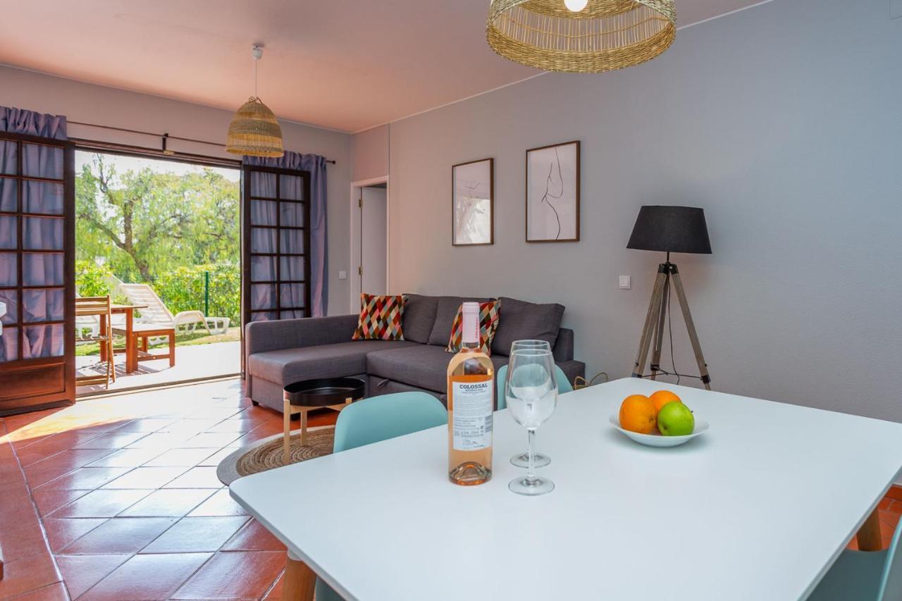 Gorgeous 2Bdr Apartment W/Patio & Pool By Lovelystay ヴィラモウラ エクステリア 写真